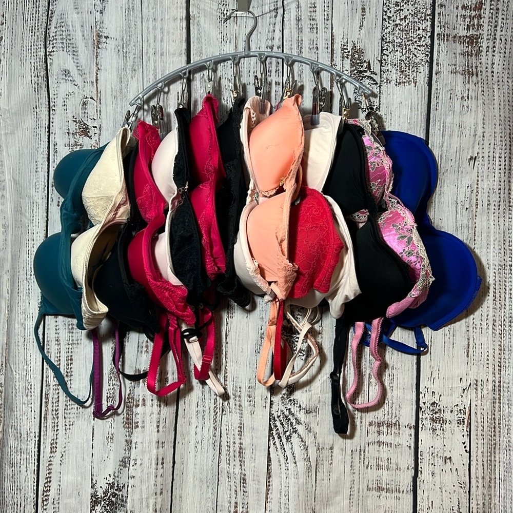 Set of 15 32D gap, Victoria’s Secret and other barely worn or brand new bras